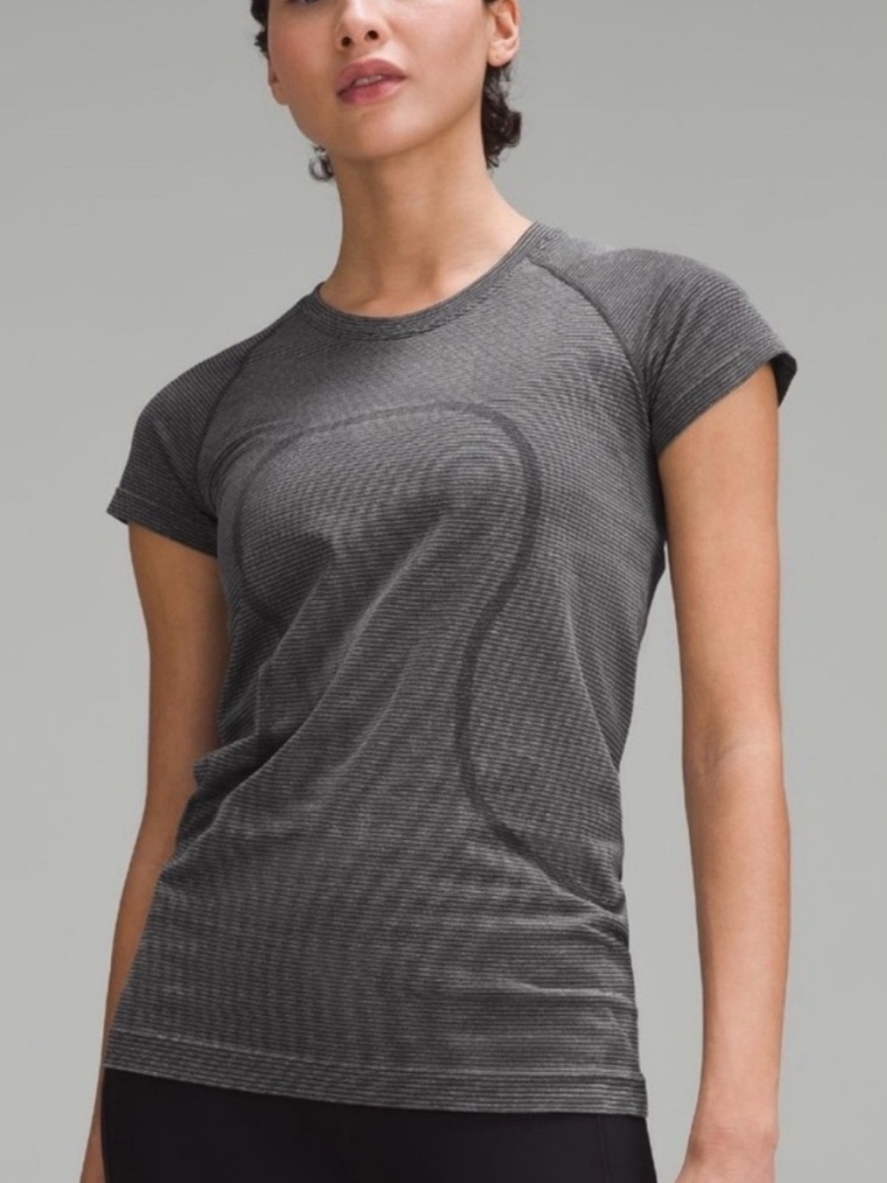 lululemon athletica Short Sleeve Heathered Charcoal Gray Tee